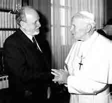 Radim Palouš při audienci u papeže Jana Pavla II. Zdroj: Post Bellum na předem stanovená témata osobnosti jako deněk eubauer, Daniel Kroupa, Pavel Bratinka, van Havel nebo Tomáš Halík.