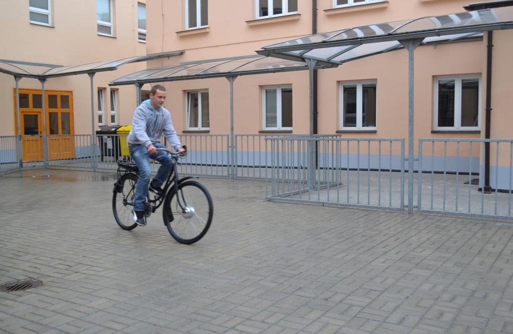 Zájmové kroužky Ve školním roce 2013 2014 dále probíhala práce v zájmových kroužcích.