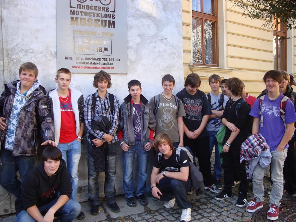 motoristický kroužek. V rámci jeho činnosti byly pořádány besedy (např. s p.