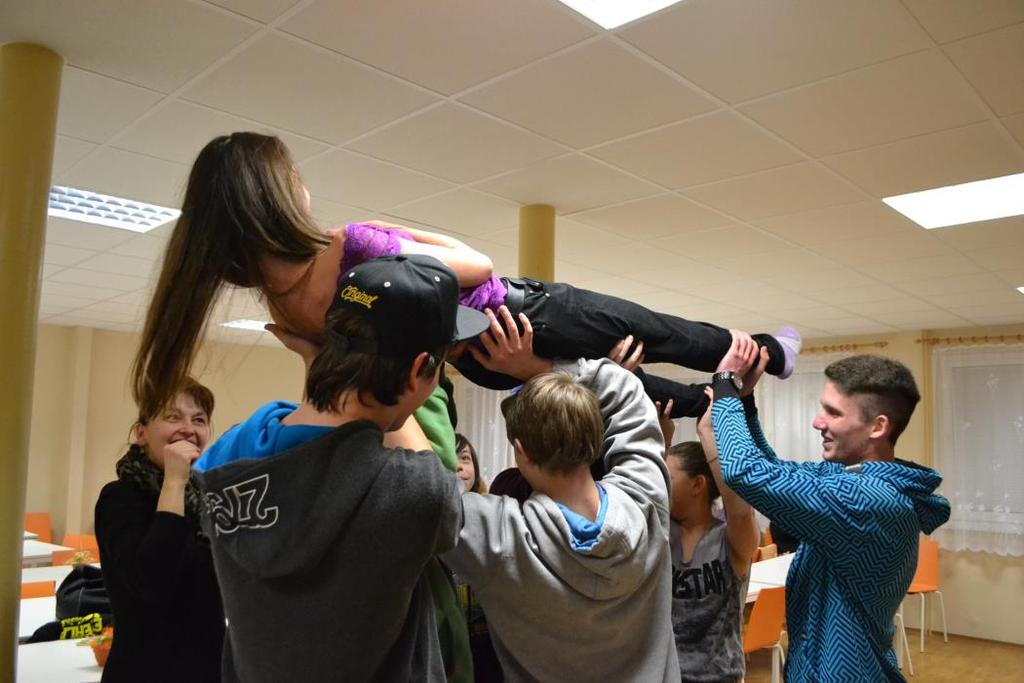 ze života Domova mládeže Domov mládeže poskytuje ubytování žákům maturitních a učebních oborů naší školy. Ve školním roce 2013/2014 byla kapacita DM 85 lůžek plně využívána.