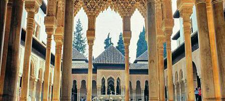 pro dospělé od 17 let průměrný věk 25 let Alicante, Granada, letovisko a UNESCO město, 10 studentů ve, rodiny i apartmány, konverzační kurz, 2 týdny od 3 340 Kč, 12 týdnů od 16 790 Kč!