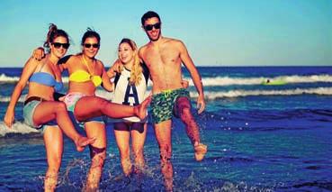 11 830 16 620 21 920 31 980 39 980 Intensive+5 Private (DELE) 9 230 17 870 25 680 33 880 49 960 63 970 Cena v Kč zahrnuje výuku, zapůjčení učebních materiálů, závěrečný certifikát a pojištění proti