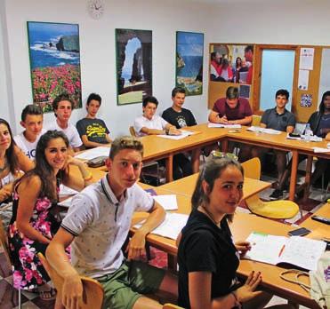 pro děti a mládež od 13 do 17 let Skvělá výuka a program, krásné malé letovisko, pláže, výlety - Granada, Sevilla, Cordoba a Ronda, 2 týdny včetně ubytování a odvozů od 31 680 Kč!