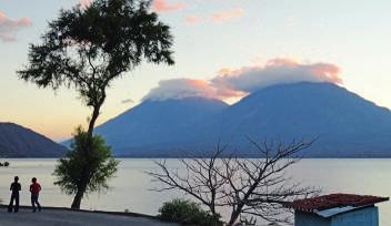 pro dospělé od 16 let průměrný věk 37 let (v sezóně 33 let) Guatemala, Antigua, nádherné, bezpečné město, individuální kurzy španělštiny, WiFi zdarma, rodiny, apartmány, 20 lekcí individuální výuky