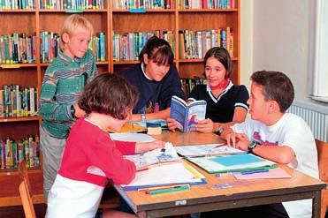 Škola: Cambridge Academy of English Cambridge Cambridge Studentky o přestávce, Kings College v Cambridge, bazén školy Moreton Hall a aktivity dětí Moreton Hall 15 60 minut 2 a 4 týdny 12 nejvíce 3-9