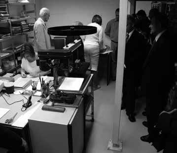 Dále ve své prezentaci dokladovali využití této hromadné metody jako kombinovaného procesu s šetrnější metodou Bookkeeper, vhodnou i k lokálním zásahům na ošetřovaných archiváliích a dokumentech.