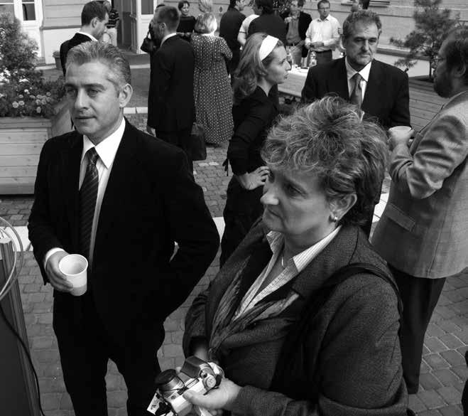 ZPRÁVY 393 a archiválií pro uplatnění metody hromadného odkyselování, jak je doposud praktikována v Archivu bezpečnostních složek.