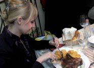 ZRCADLENÍ Anketní lístek za lete na adresu divadla nebo vhoìte, prosíme, do anketní schránky u pokladny divadla nejpozdûji do 30. 11. 2009. Mûstské divadlo Brno, Lidická 16, 602 00 Brno komerãní odd.