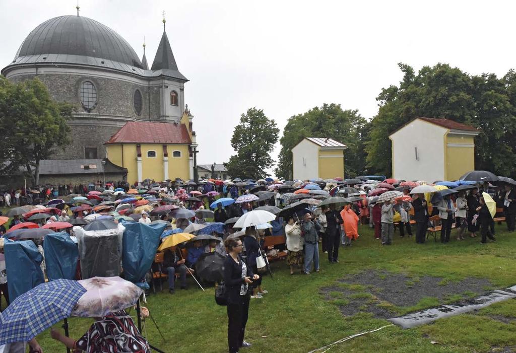 ze společnosti i déšť na sebe téměř neviděli. I Mons. František Radkovský si posteskl, že s sebou od Plzně nedovezl lepší počasí.