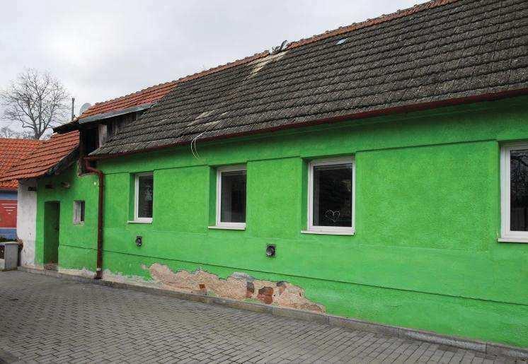 Srovnávací nemovité v ci (SN): 1) Rodinný d m, Tulešice, okres Znojmo Rodinný d m, ur ený ke kompletní rekonstrukci i demolici, umíst ný v obci Tulešice. Inženýrské sít jsou k dispozici veškeré.