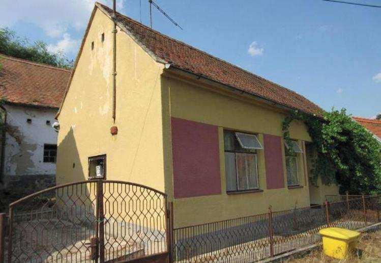 Zdroj: Realitní kancelá www.znojmoreality.cz Sokolská 3718/43a 66902 Znojmo Tel.
