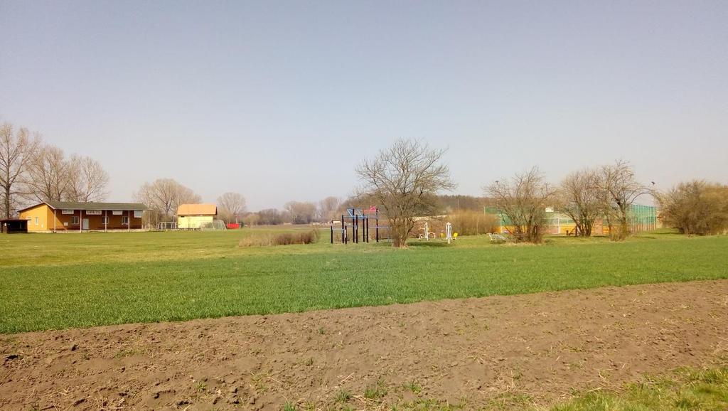 7.11 Souhrnné vyhodnocení rozboru udržitelného rozvoje území Obec Tatce leží ve SO ORP Kolín, obec s pověřeným obecním úřadem je město Pečky. V obci Tatce žije 637 obyvatel (dle ČSÚ, k 31.12.2017).