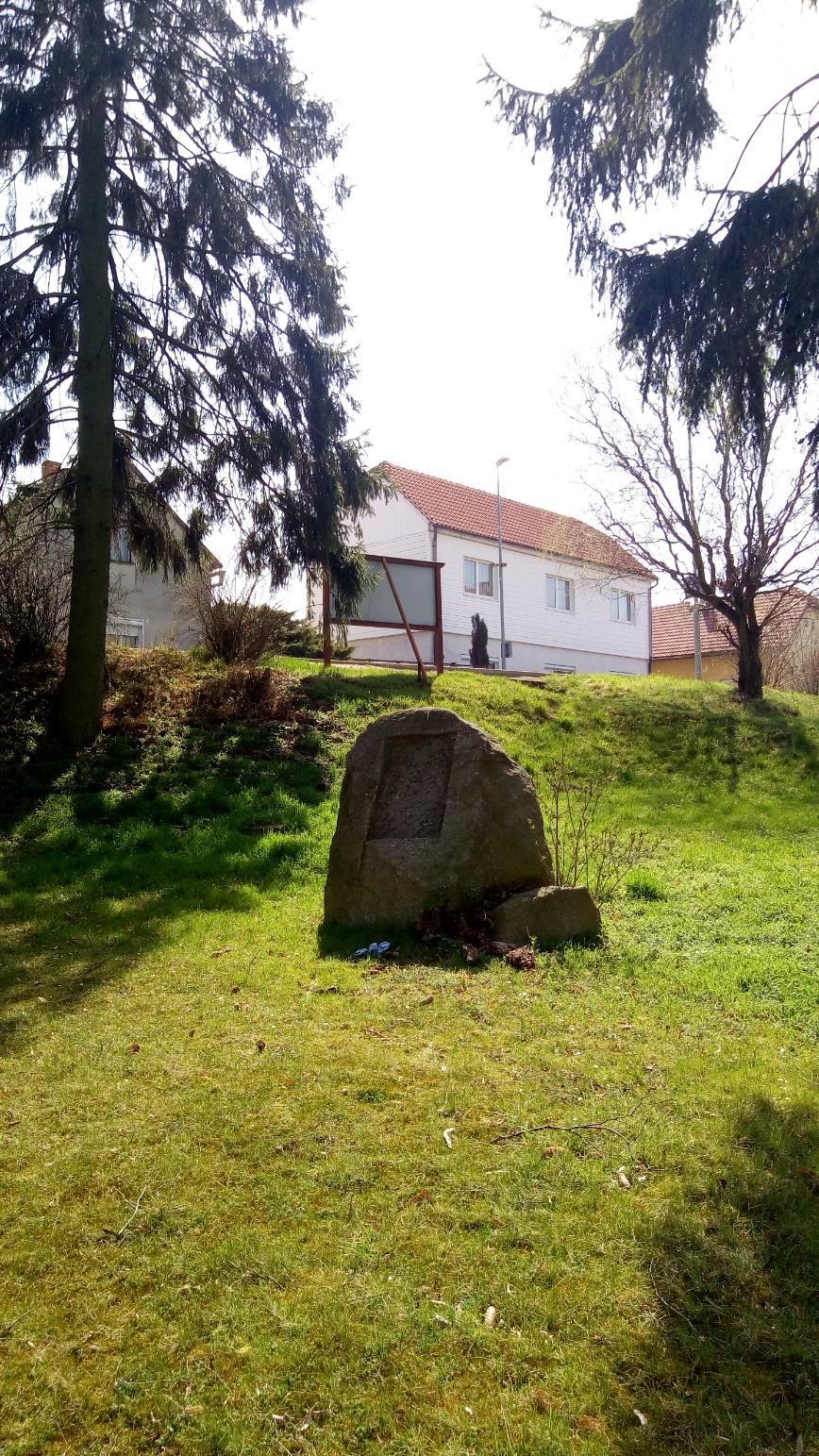 Problém 4: Stav památníků Problém 5: Stav památníku Památníky jsou
