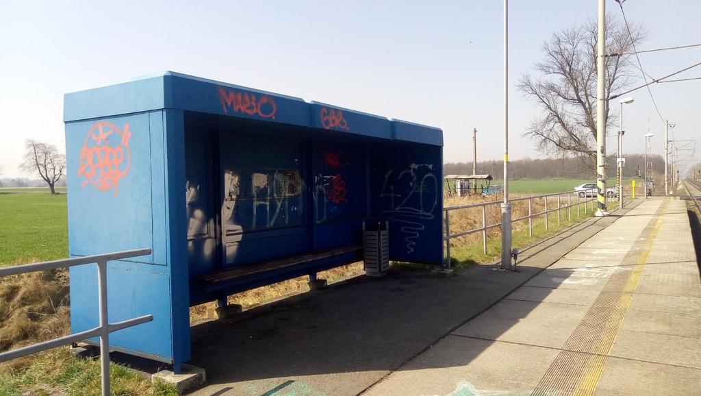 Obrázek 18: Problém 6: Most přes Milčický potok, vlastní fotografie (duben 2018) Problém 7: Stav vlakové zastávky