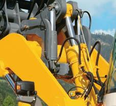 Výkonnost Použití pohonu pojezdu Liebherr umožňuje zvláštní umístění vznětového motoru Liebherr podélně v zadní části, přičemž výstupní hřídel ukazuje dozadu.