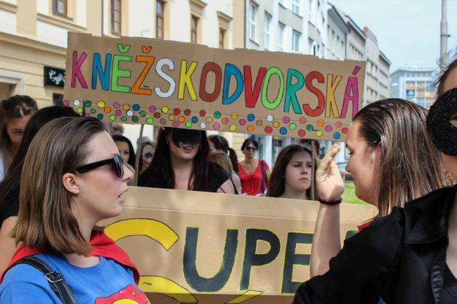 d) Kulturní akce Úsek teoretického vyučování - Návštěva večerních divadelních