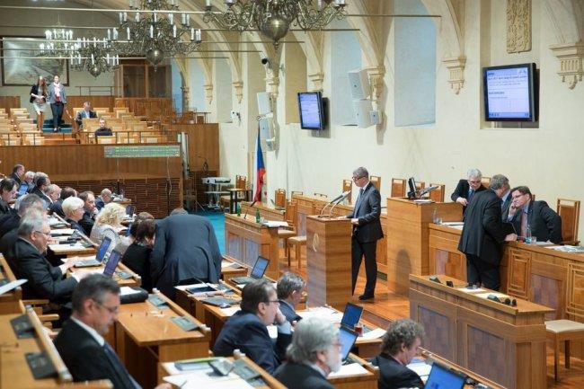 - Exkurze do horní komory Parlamentu České republiky - Nemocnice České Budějovice, ústavní lékárna a oddělení klinické farmakologie Úsek praktického vyučování - Kadeřník školení Kolekce střihů jaro,
