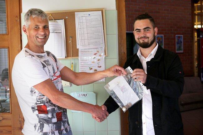 g) Prezentace školy na veřejnosti Úsek teoretického vyučování - Účast v charitativní akci Rolnička - Charitativní akce Kytičkový den - Charitativní sbírka pro českobudějovickou Arpidu - Informační