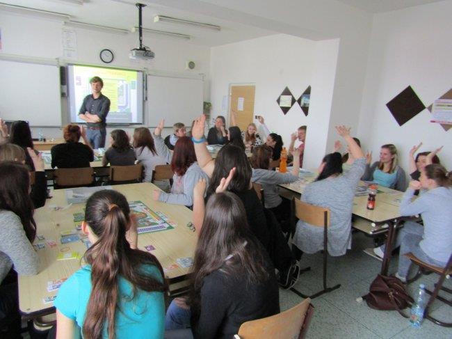 h) Členství a práce v celorepublikových organizacích - AKAKOS Asociace kadeřníků a kosmetiček - SDRUŽENÍ ARANŽÉRŮ ČR - UNIE KOSMETIČEK ČR - PODNIKATELSKÝ SVAZ PEKAŘŮ A CUKRÁŘŮ V ČR i) Účast v
