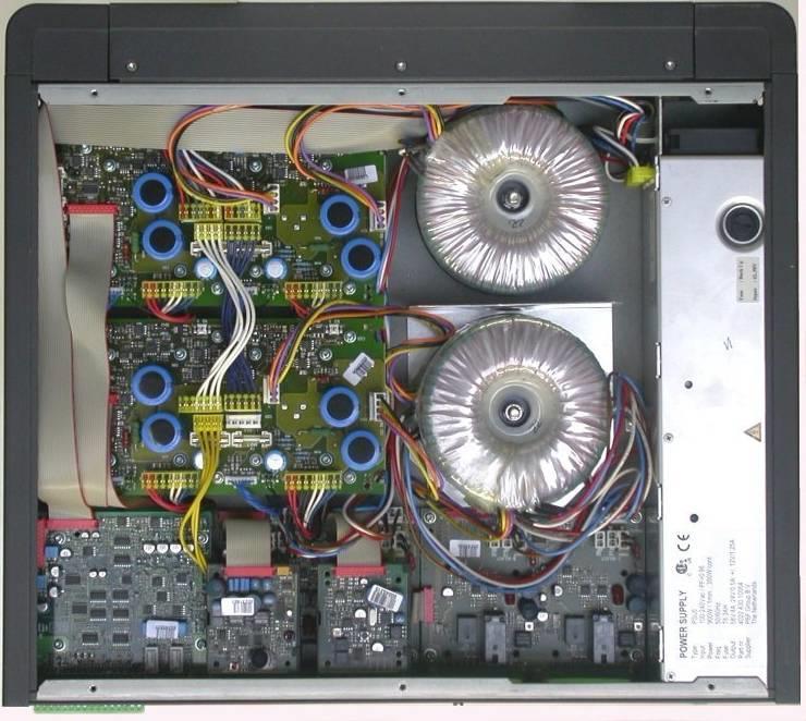 System Amplifier Systemový zesilovač uvnitř Výstupní trafa Zesilovače Zdroj Security Systems Deska řídících vstupů Desky dohledů Výstupní deska ST-CO/MKA 1.