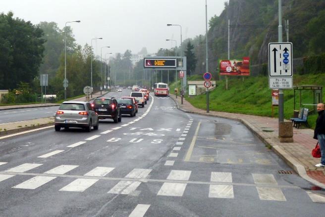 Proto je potřeba zajistit, pokud možno za všech okolností, plynulý a rychlý pohyb jednotlivých spojů veřejné dopravy uliční sítí.