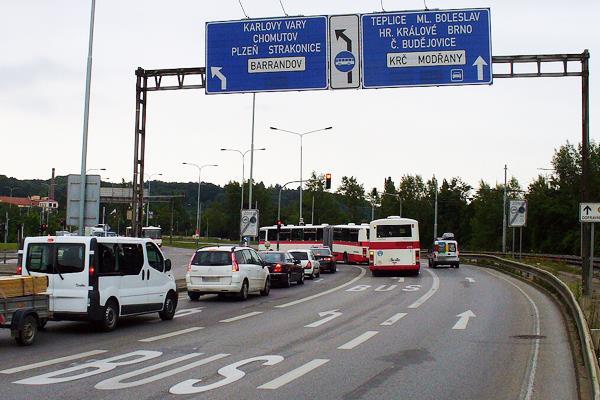 dopravy (preference na SSZ v kombinaci s průchodem vyhrazené jízdní dráhy křižovatkou či zřízením vyhrazeného řadicího pruhu v případě že běžný řadicí pruh pro příslušný směr je příliš zatížen IAD).