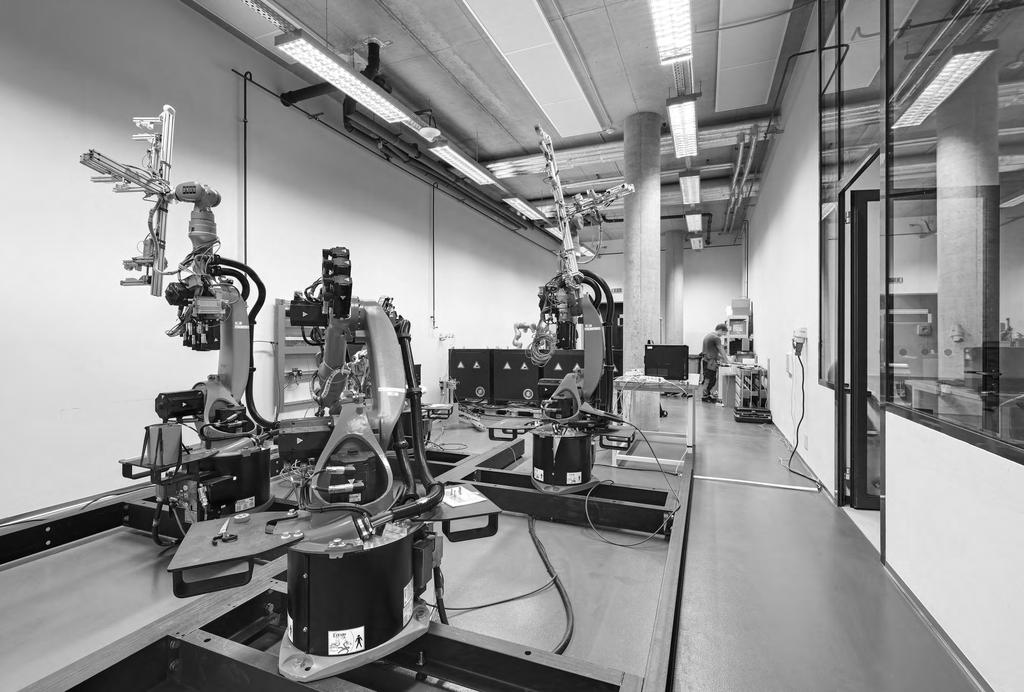 O UNIVERZITĚ LIBEREC ŠPIČKOVĚ VYBAVENÉ MODERNÍ LABORATOŘE Univerzita vznikla v roce 1953,