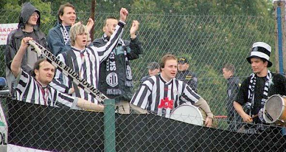 14 UDÁLOSTI Fanklub Dynama zahajuje svou činnost Pokusů o vznik fanklubu Dynama bylo v historii klubu už několik. Zatím nikdy tato aktivita neměla dlouhé trvání. Proč do toho jít znovu?