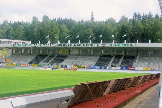18 představujeme soupeře FK JABLONEC 97 Rok založení: 1945 Klubové barvy: zelená a bílá Stadion: Chance aréna, kapacita 6 280 míst k sezení Vedení klubu: Aleš Pangrác (ředitel klubu), Petr Flodrman