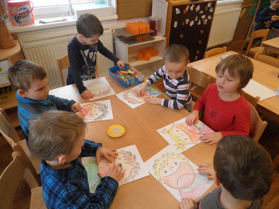 - rodný list dítěte - průkaz totožnosti zákonného zástupce, popř.