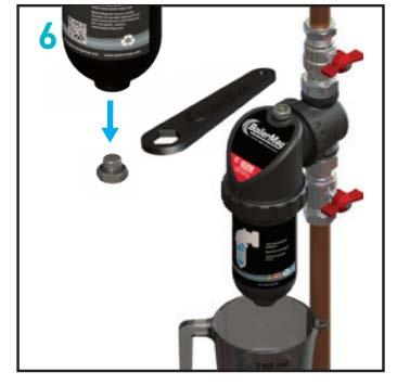 Po instalaci a zkompletování se ujistěte, že je uzavřena odkalovací zátka a nádobka filtru je pevně utažená. Otevřete pomalu kulové uzávěry a povolte odvzdušňovací zátku pro uvolnění vzduchu.