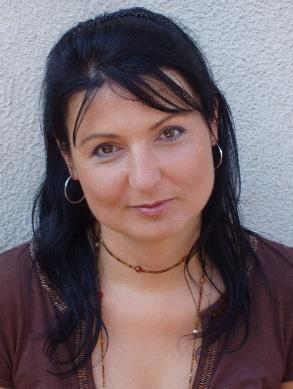 Dr. Magda Vašáková Loumová Akreditovaný profesionální seniorní kouč (ASC) - nejvyšší stupeň, Česká asociace koučů Profese: Lektorka měkkých dovedností (koučování, dovednosti vyjednávání a efektivní