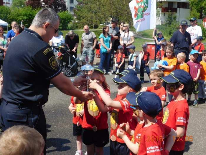 Napsali o nás - http://lvicatkaklimkovice.blogspot.cz/2016/05/setkani-pripravek-celakovice.html Setkání přípravek V pátek brzo ráno jsme vyrazili vlakem směr Praha.
