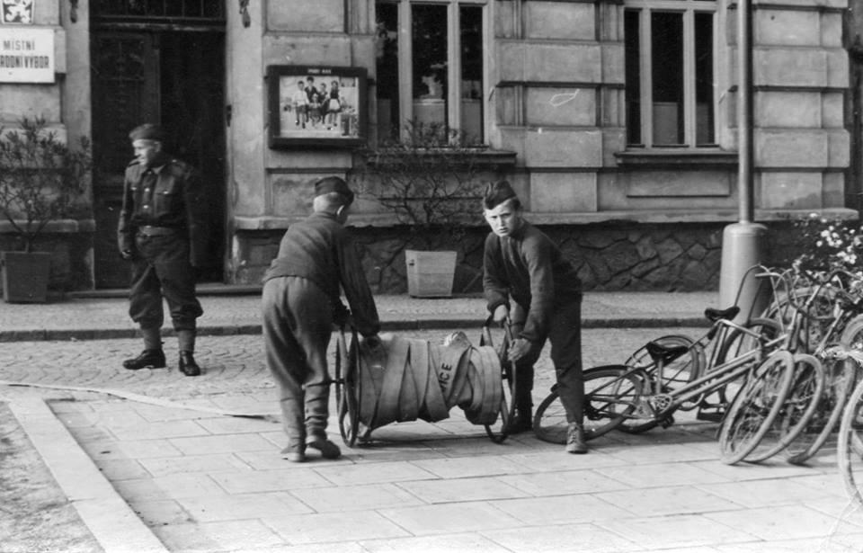 Obrátili jsme se tedy na příslušná místa a získali podporu nejen Okresního sdružení hasičů Praha-východ, ale i vedoucích představitelů města a Středočeského kraje. Jejich zásluhou se v sobotu 18.