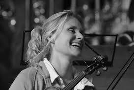Chantal Santon-Jeffery Chantal Santon-Jeffery, o níž se často hovoří jako o nejlepší francouzské sopranistce současnosti, ztvárnila celou řadu operních rolí od Mozarta až po soudobý repertoár.