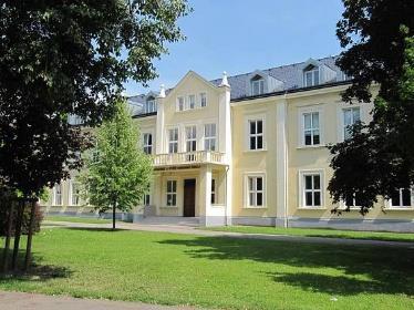 Milé posluchačky, milí posluchači, úvodní slovo má ÚTŘIVÉČKO za sebou a nyní mi dovolte ještě jednu malou nápovědu.