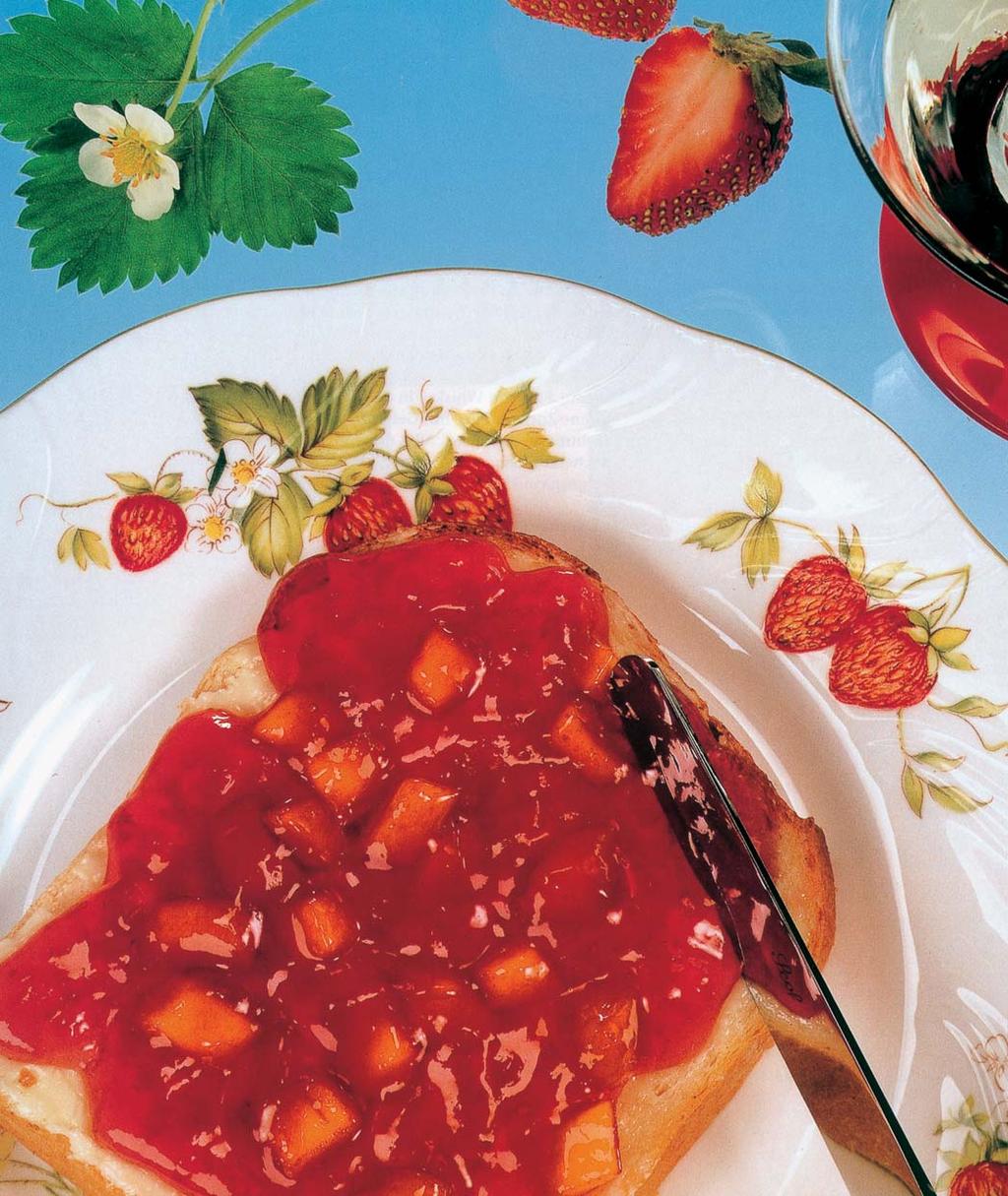Jahodovo-meruÀková marmeláda 500 g jahod (oãi tûn ch) 500 g merunûk (odpeckovan ch a oãi tûn ch) 500 g cukru 1 balíãek (25 g) Ïelírovacího pfiípravku Gelfix Extra 2:1 Jahody omyjte, nechte okapat,