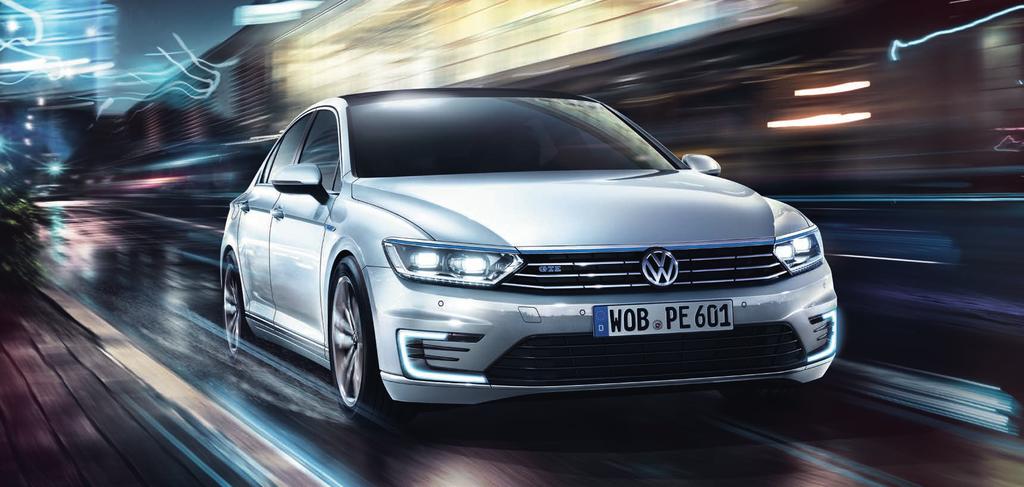 Rychle zaujme. Zanechá trvalý dojem. 01 Čelní partie specifická pro modely GTE¹) zaujme LED světly pro denní svícení ve tvaru písmene C a výraznou chromovanou maskou mřížky chladiče.