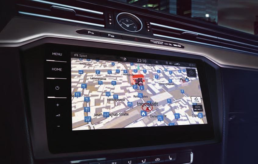 Analogová radost z jízdy. Digitální kontrola. 01 Navigační systém Discover Pro je sériově vybaven softwarovým rozhraním Car-Net App-Connect.