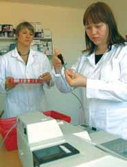 vědecký pracovník, vedoucí laboratoře (od 5/2011) kroupova@frov.jcu.cz MVDr. Veronika Piačková, Ph.D. vědecký pracovník Dr. hab. Ing. Josef Velíšek, Ph.D. vědecký pracovník velisek@frov.jcu.cz MVDr. Eliška Zusková, Ph.