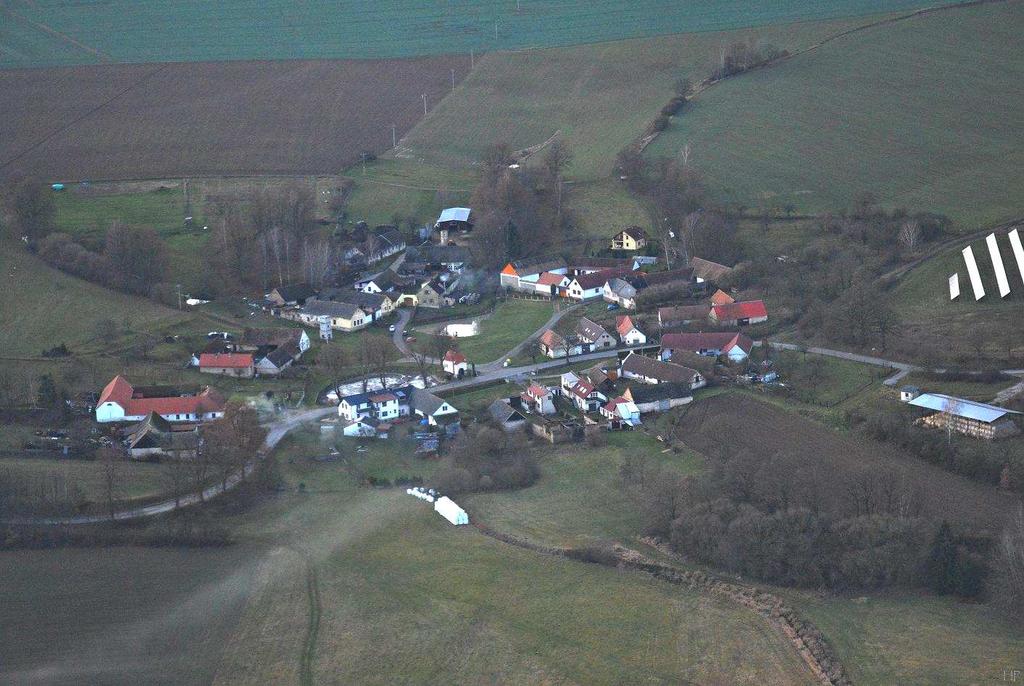 Z toho je jasně vidět že vylidňování Kamberka začalo již koncem 19.století a situaci nezměnilo ani znovuotevření zlatodolu na Roudném, který před 1.