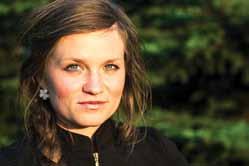 ZAJÍMAVOSTI Festival na cestě Věděli jste, že nejmladší členka našeho činoherního souboru Tereza Starostková je divadelní angažmá zároveň pilnou studentkou Kulturní dramaturgie na Slezské univerzitě