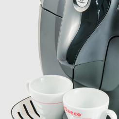 20 ČEŠTINA VÝDEJ KÁVY Než začnete kávu připravovat,