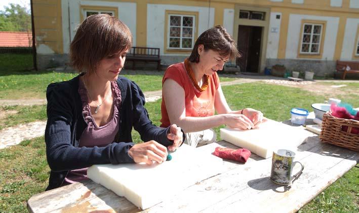 ZPRÁVA O TRVALE UDRŽITELNÉM ROZVOJI 2011 Obsah Podporujeme rozvoj regionů Firma může být úspěšná pouze tehdy, daří-li se všem v jejím okolí.