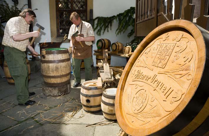 ZPRÁVA O TRVALE UDRŽITELNÉM ROZVOJI 2011 Obsah Pečujeme o historický odkaz Po našich předcích jsme zdědili český národní poklad.