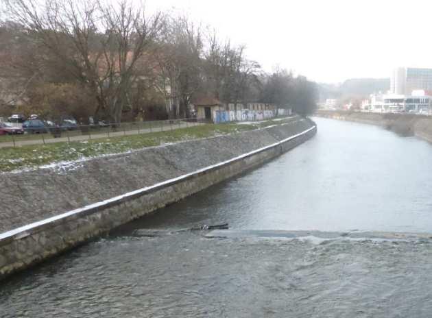 TÁBORSKÉHO NÁBŘEŽÍ úsek A stávající stav Úsek podél hotelu Austerlitz a parčíku navazujícího na zahradu hospice.
