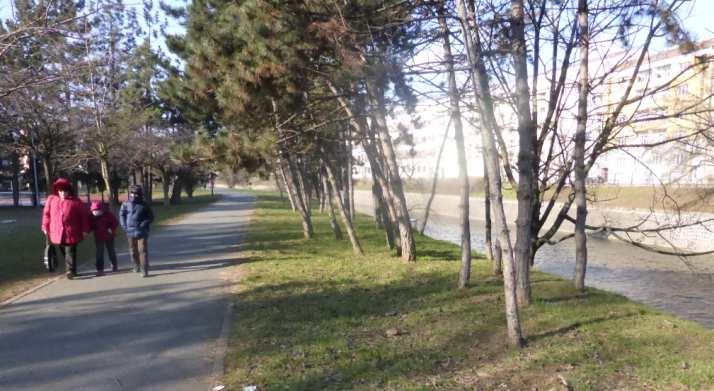 potenciální uživatelé obyvatelé z okolí cyklisté, in-linisté možnosti úpravy V celém úseku je navržena protipovodňová zeď, která je v prostoru