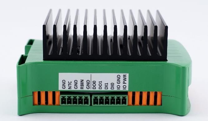 4 Levá strana přístroje varianta s Ethernetem Konektor Popis GND Společná zem NTC Měření NTC GND Společná zem RBIN Měření kódovacího odporu GND Společná zem DO0 Digitální