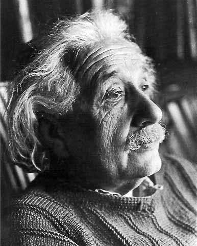 gravitační vlny předpověděl Albert Einstein obecná relativita je Einsteinovou teorií gravitace: gravitace je deformace prostoročasu Einsteinovy rovnice gravitačního pole: Ê ½ Ê ¾ Ì metrika geometrie