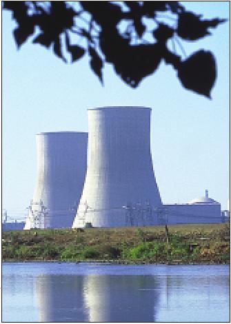 Jaderná elektrárna v Civaux (département Vienne) Str.12 Různé typy reaktorů Atomová elektrárna je předurčena k tomu, aby vyráběla elektřinu na základě jaderného paliva.